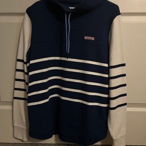 Vineyard vines pull over